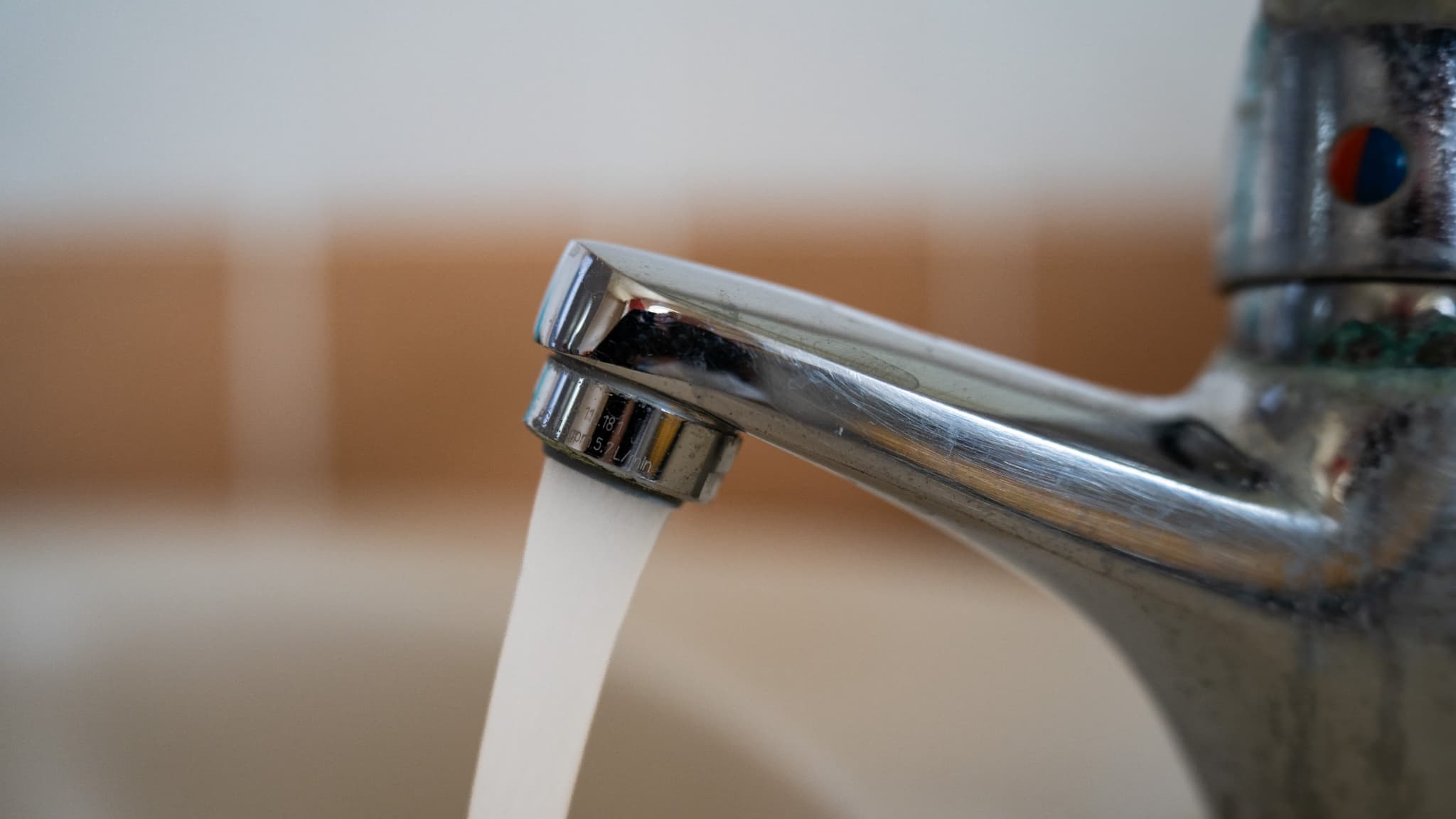 image Le tarif sera de 100 euros pour 100 grammes de PFAS: les industriels qui rejettent des